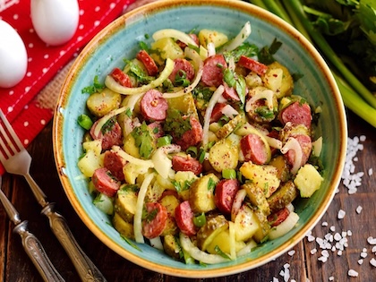 Салат охотничий с колбасками